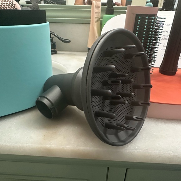 SOLD!!! Dyson airwrap - limited edition- color pop - like new - Picture 4 of 12